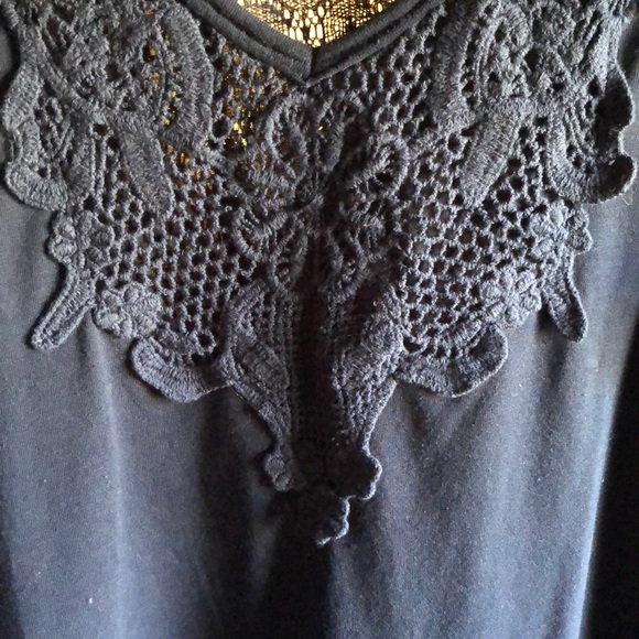 Maurice’s navy lace top hi-low - Picture 6 of 6